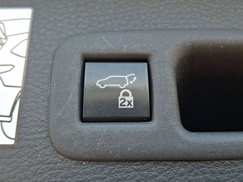 Certified 2021 Toyota Sienna XLE w/ XLE Plus Package FWD image 32