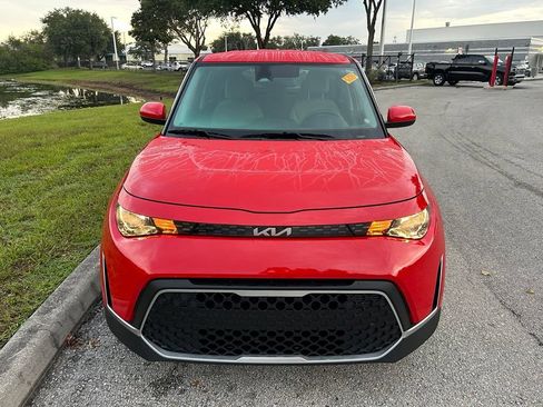Used 2025 Kia Soul LX w/ LX Technology Package FWD image 9