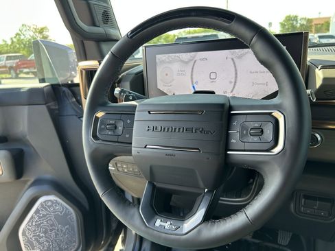 Used 2025 GMC Hummer EV 3X AWD/4WD image 13
