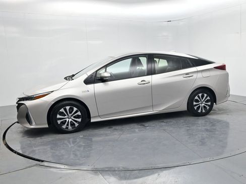 Used 2020 Toyota Prius Prime XLE image 4