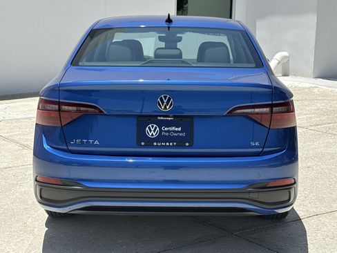 Certified 2023 Volkswagen Jetta SE w/ Panoramic Sunroof Package FWD image 5