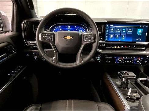 Used 2024 Chevrolet Silverado 1500 High Country w/ High Country Premium Package AWD/4WD image 6
