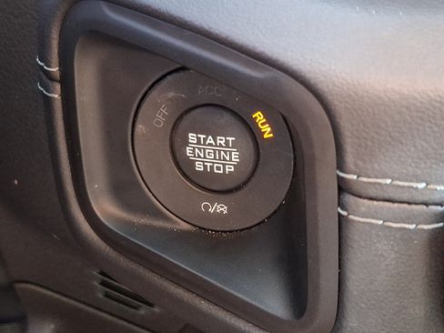 Used 2025 Jeep Wrangler Unlimited Sahara AWD/4WD image 22