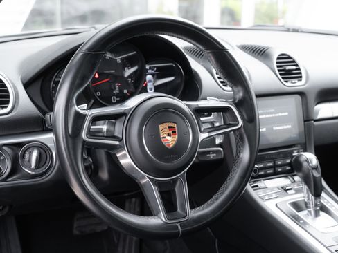 Used 2018 Porsche 718 Cayman image 9