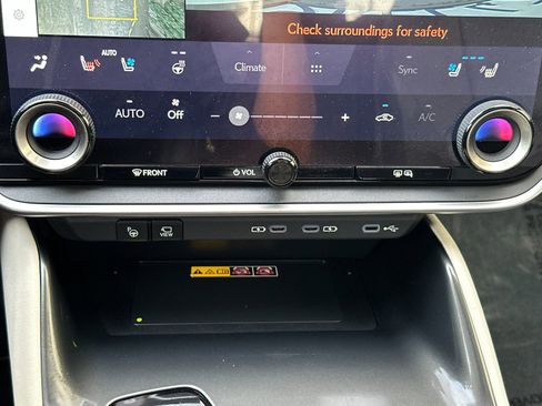 Used 2023 Lexus RZ 450e Premium image 23