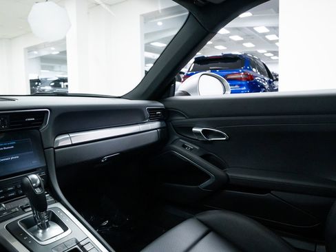 Used 2018 Porsche 911 Carrera image 10