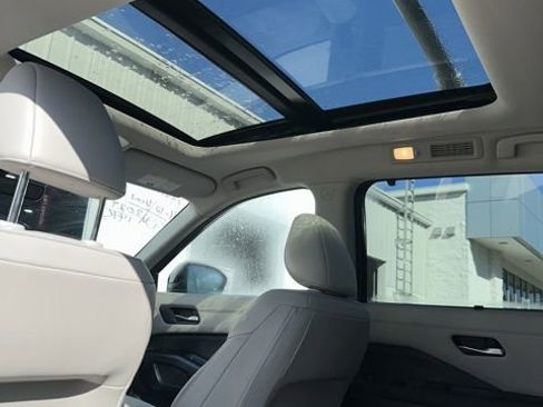 Used 2024 Nissan Pathfinder SL w/ SL Premium Package image 13