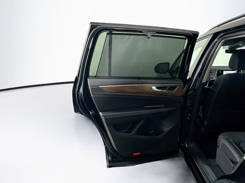 Used 2025 Volkswagen Atlas SE FWD image 26