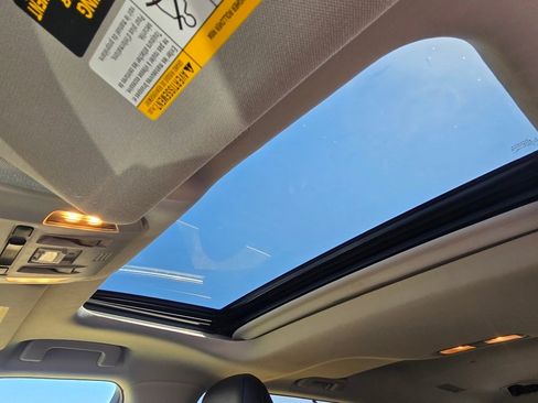 Used 2021 Toyota Highlander XLE image 24