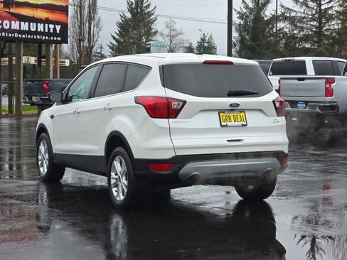 Used 2019 Ford Escape SE image 6
