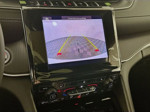 New 2025 Jeep Grand Cherokee Altitude image 15