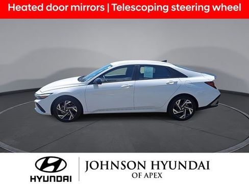 Used 2025 Hyundai Elantra SEL FWD image 5