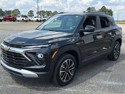 Used 2025 Chevrolet TrailBlazer LT image 4