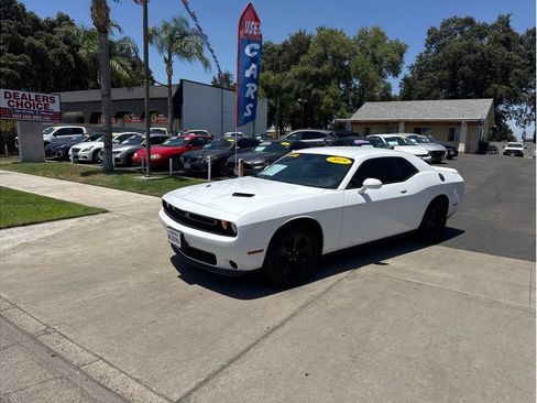 Used 2019 Dodge Challenger SXT RWD image 1