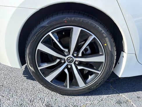 Used 2023 Nissan Maxima SV w/ Floor Mat Group FWD image 28