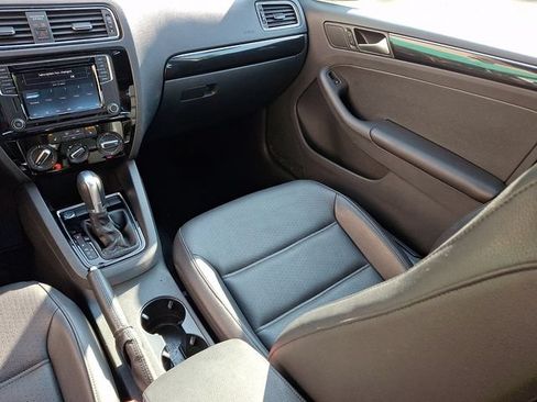 Used 2018 Volkswagen Jetta Sport FWD image 16