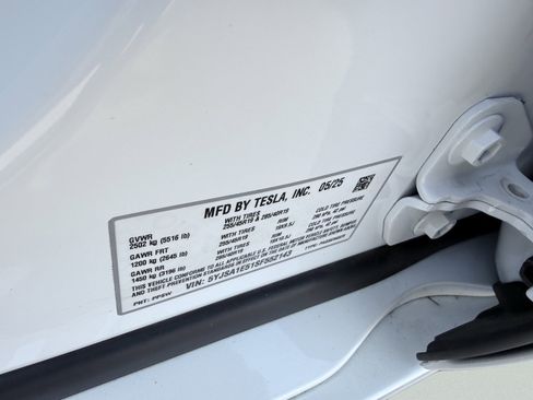 Used 2025 Tesla Model S image 30