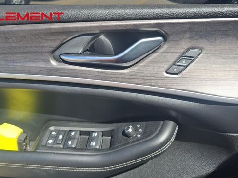 Used 2024 Jeep Grand Cherokee L Limited w/ Black Appearance Package image 9