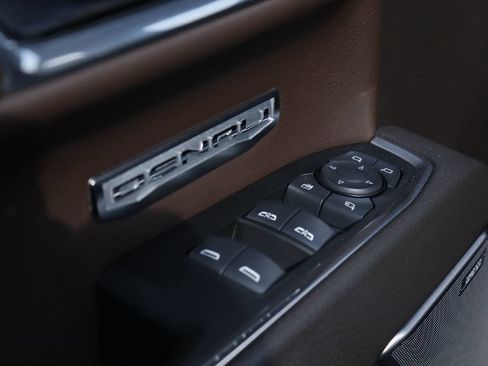 Used 2025 GMC Sierra 1500 Denali AWD/4WD image 14