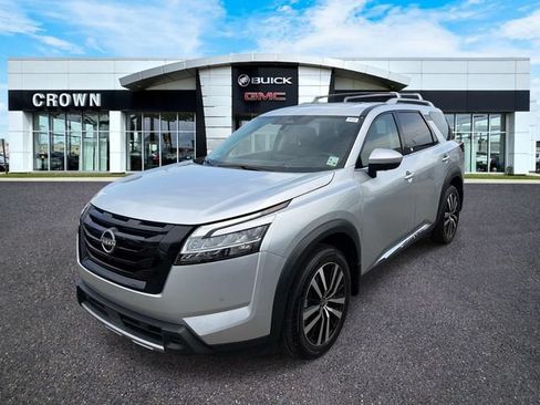 Used 2024 Nissan Pathfinder Platinum FWD image 1