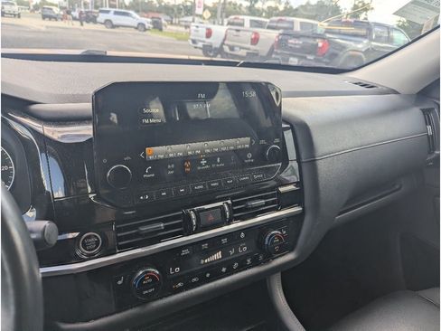 Used 2023 Nissan Pathfinder SL AWD/4WD image 18