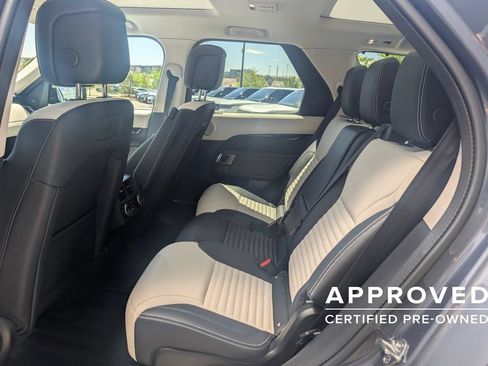 Used 2025 Land Rover Discovery S AWD/4WD image 18
