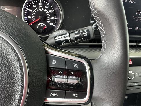 Used 2024 Kia Carnival LX image 22