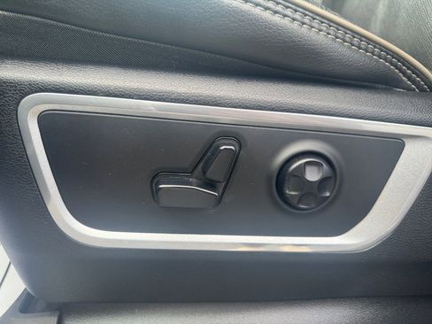 Used 2019 RAM 1500 Laramie AWD/4WD image 13