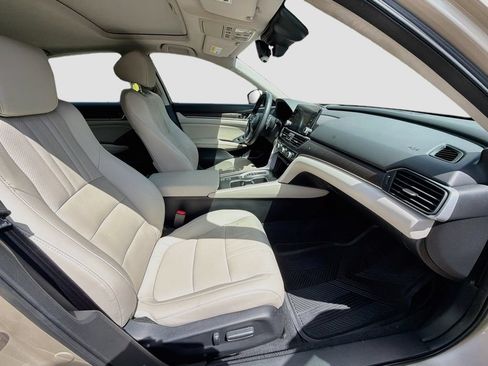 Used 2019 Honda Accord Touring image 32