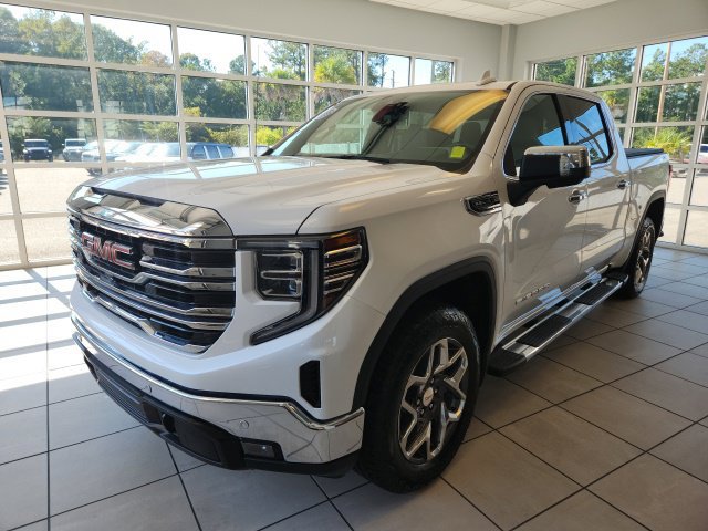 Used 2024 GMC Sierra 1500 SLT w/ SLT Premium Plus Package AWD/4WD image 5