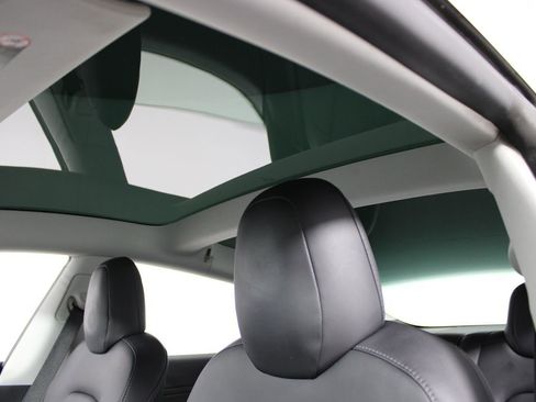 Used 2020 Tesla Model 3 Standard Range Plus image 9