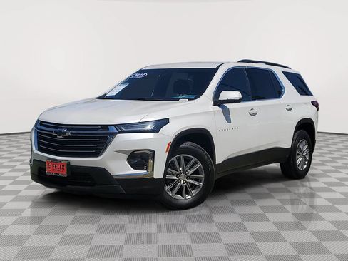 Used 2023 Chevrolet Traverse LT FWD image 2