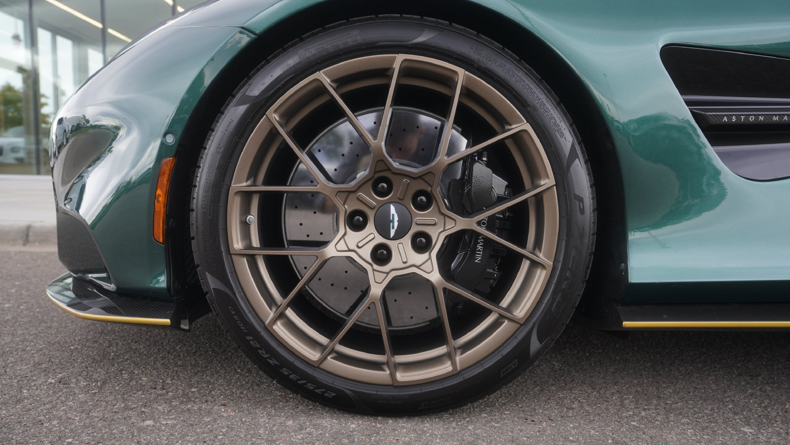 Used 2025 Aston Martin Vanquish RWD image 6