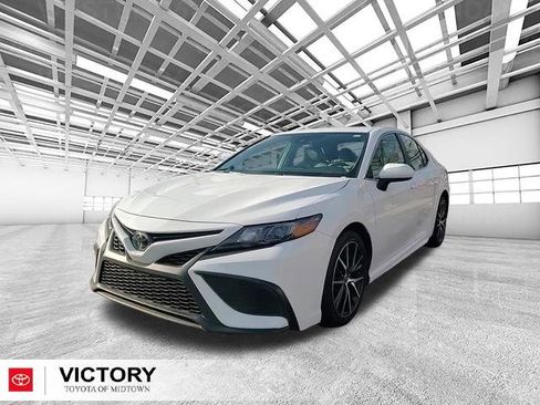 Used 2024 Toyota Camry SE image 6