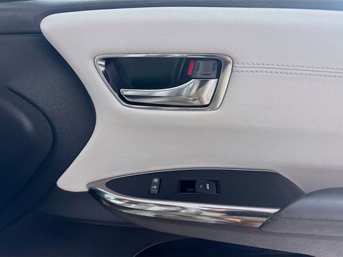 Used 2017 Toyota Avalon XLE image 31