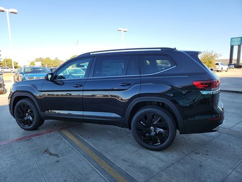 New 2026 Volkswagen Atlas SE image 4