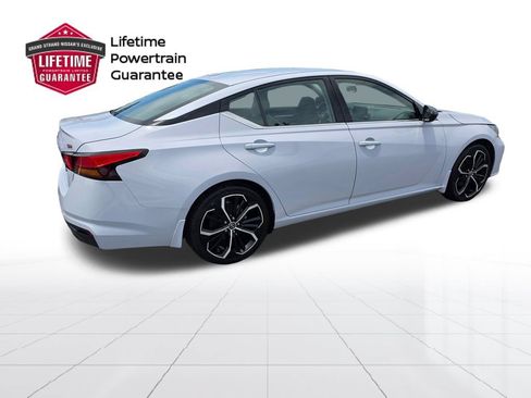 Used 2024 Nissan Altima 2.5 SR FWD image 8