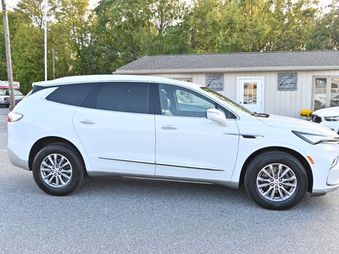 Used 2024 Buick Enclave Premium image 11