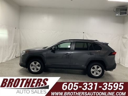 Used 2021 Toyota RAV4 LE AWD/4WD image 1