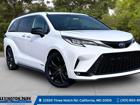 Used 2021 Toyota Sienna XSE w/ XSE Plus Package image 1