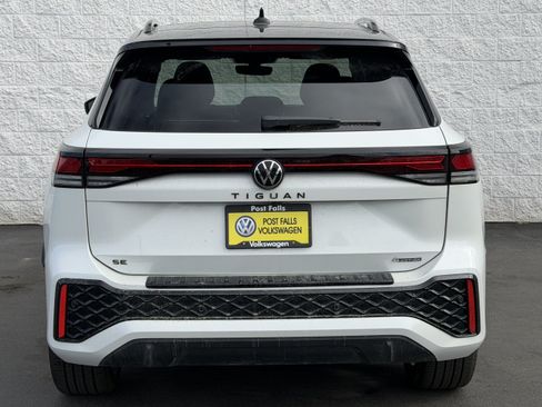 Used 2025 Volkswagen Tiguan SE R-Line AWD/4WD image 7