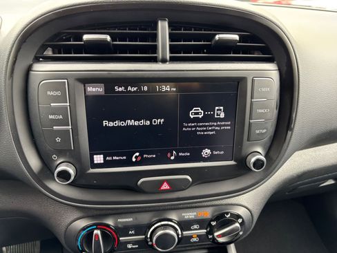 Used 2025 Kia Soul LX w/ LX Technology Package FWD image 20