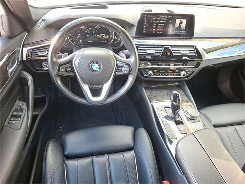 Used 2019 BMW 530i xDrive w/ Convenience Package image 11