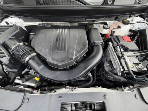 Used 2025 GMC Acadia Denali w/ LPO, Floor Liner Package AWD/4WD image 10