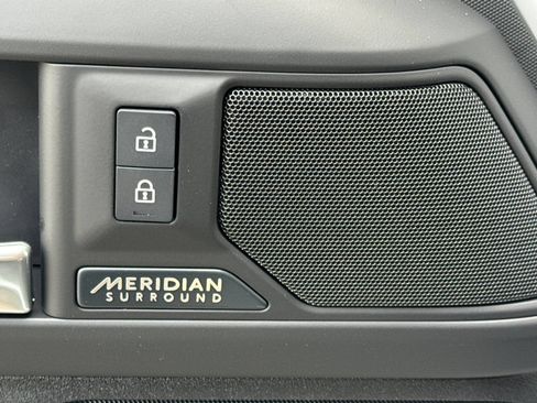 Used 2026 Land Rover Defender 130 X-Dynamic SE AWD/4WD image 19