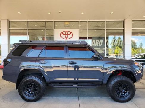 Used 2024 Toyota 4Runner SR5 Premium w/ SR5 Premium Package AWD/4WD image 3