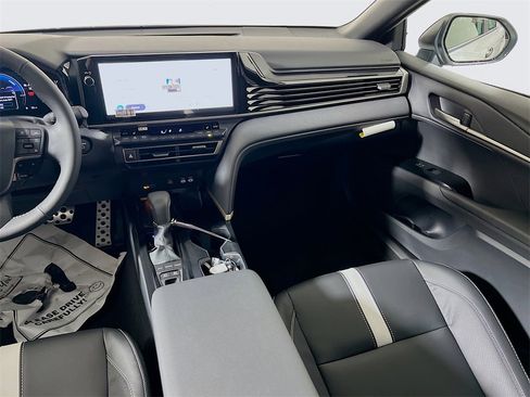 New 2026 Toyota Camry Hybrid image 19