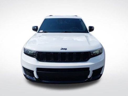 Used 2023 Jeep Grand Cherokee L Laredo image 4