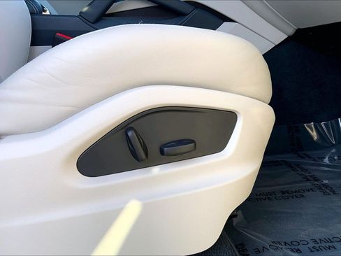 Used 2022 Porsche Cayenne GTS image 35