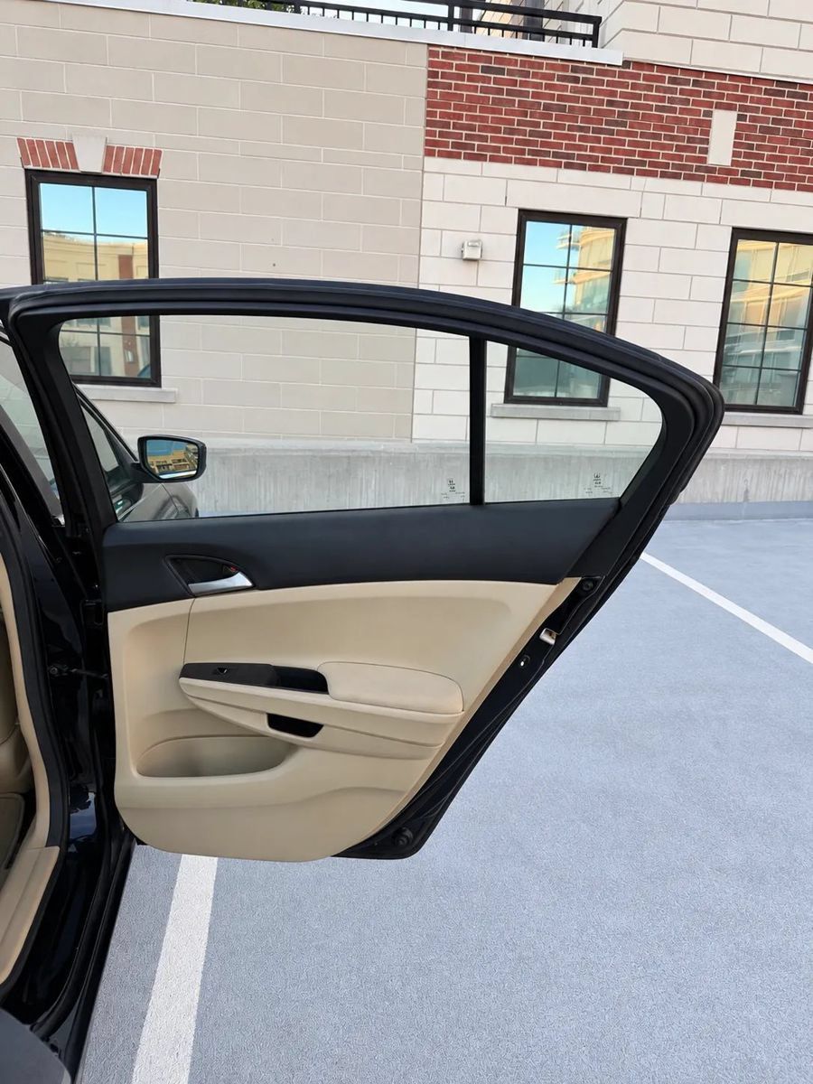 Used 2011 Honda Accord SE image 16